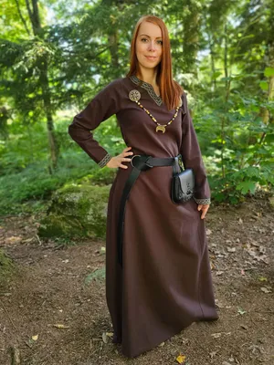 Produktbild von Mittelalter Kleid langarm Braun, mit Borte "Sigyn" XXL