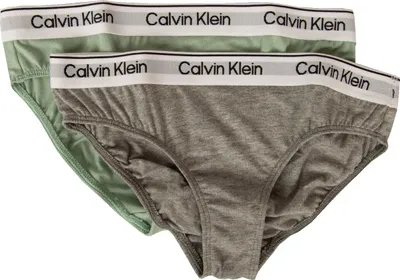 Zdjęcie produktu dla CALVIN KLEIN majtki dziewczęce CALVIN KLEIN majtki dziewczęce 2-pak elastyczne bawełniane elastyczne majtki artykuł G80G800711, 0TV Jadeit / szary wrzos, Rozmiar XL - lata 12 - 14, 95% bawełna, 5% Elasthan