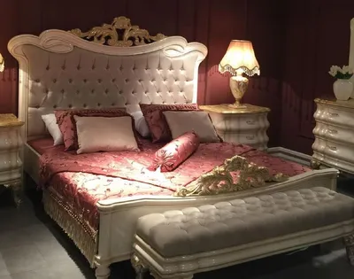 Produktbild von Casa Padrino Luxus Barock Doppelbett Grau / Weiß / Gold - Prunkvolles Massivholz Bett mit Glitzersteinen - Barock Schlafzimmer Möbel