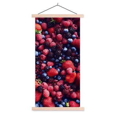 Produktbild von MuchoWow® Textilposter Erdbeeren - Heidelbeeren - Stilleben 40x80 cm mit holzfarbenen Rahmen - Wohnzimmer