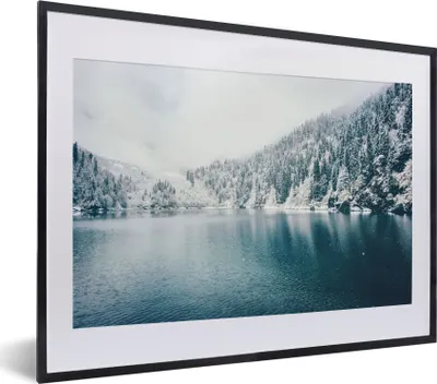Produktbild von MuchoWow® Gerahmtes Poster Winter - Wasser - Schnee 40x30 cm - Poster mit Schwarzem Bilderrahmen Wandposter Rahmen Foto Bilder - Bilderrahmen - Poster im Rahmen