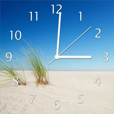 Produktbild von Wallario Design Wanduhr Sandstrand unter blauem Himmel aus Echtglas, Größe 30 x 30 cm
