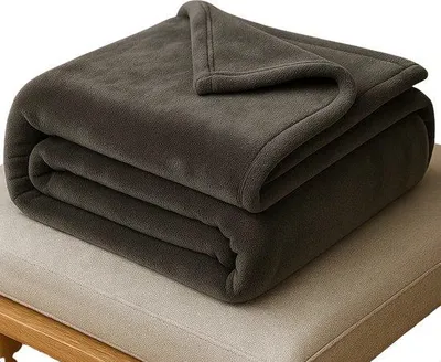 Produktbild von Unyqoos® Fleece-Decke – Dunkelgrau 125 x 150 cm, Polyester-Fleece, weiche Wohndecke für Sofa & Bett, warm, maschinenwaschbar bei 30°C