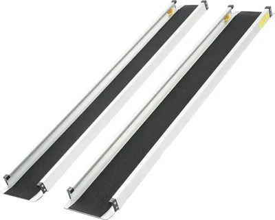 Produktbild von Teleskoprampe für Stufen - Rollstuhlrampe, 2er-Set - Tragkraft 300 kg/Paar - Aluminiumlegierung mit Gummi, rutschfest - Mit Aufbewahrungstasche - Schwarz