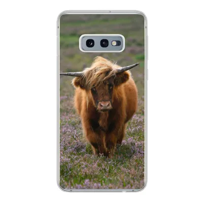 Produktbild von MuchoWow® Handyhülle Schutzhülle Hülle für Samsung Galaxy S10e Schottische Hochlandbewohner - Heidelandschaft - Tiere Silikon Softcase Handy Hülle - Handy