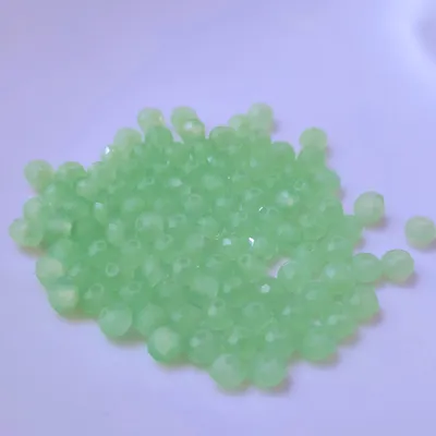 Produktbild von Glasperlen - Typ 'Facettiert' - 160 Stück - 3 mm - Grün hell matt