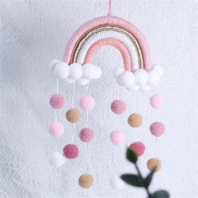 Productafbeelding van Handgeweven macramé wanddecoratie met pompons - Decoratie voor babykamers - Handgemaakt.