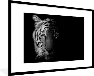 Produktbild von MuchoWow® Gerahmtes Poster Tiger - Tiere - Wild - Schwarz - Weiß 90x60 cm - Poster mit Schwarzem Bilderrahmen Wandposter Rahmen Foto Bilder - Wanddekoration - Fotos