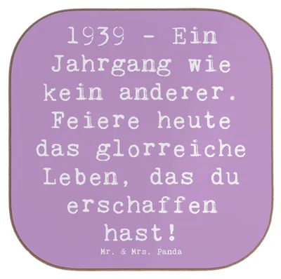 Produktbild von Mr. & Mrs. Panda Tassenuntersetzer Spruch 1939 Geburtstag - Lavendeltraum - Geschenk, Geburtstagsgeschenk, Design Untersetzer, Jahr, Erinnerungen, Tischuntersetzer, Leben