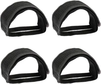 Image de Quatre crampons antidérapants réglables, noirs, adaptés aux VTT.