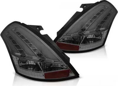 Zdjęcie produktu dla Listwa świetlna LED z tylnymi światłami, pasująca do Suzuki Swift IV (FZ, NZ) r. prod. 2010–2017, wersja Smoke