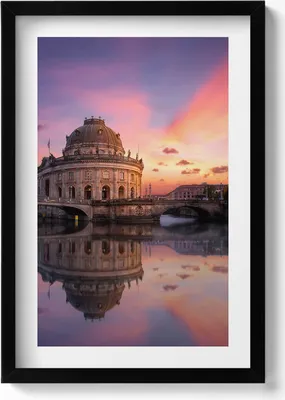 Produktbild von Blick auf die Stadt am Abend– Wandbild mit Rahmen – Gerahmtes Bild  – Wanddekoration – 40x60 cm –  Schwarz