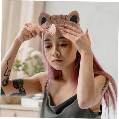 Produktbild von Hautpflege Stirnband mit Katzenohren aus Gewebe Make Up Haarband in Kaffeefarbe Bequemes Tierohren Accessoire für Damen Geeignet für Spa und Schminkanwendungen