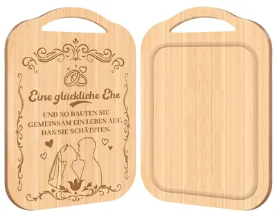 Image de Planche à découper en bambou gravée, idéale pour un cadeau de mariage