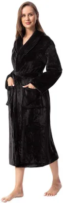 Produktbild von Unyqoos® Langer, kuscheliger Damen-Bademantel aus Fleece (100% Polyester) mit Schalkragen, Taschen & Bindegürtel – warmer Morgenmantel für Sauna, Spa & Zuhause