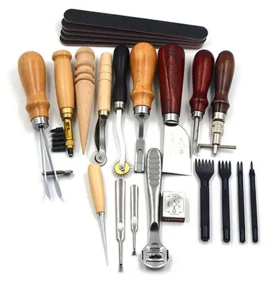 Immagine prodotto di Kit per la lavorazione della pelle, 19 pezzi - Attrezzi professionali - Set di timbri per la pelle - Set di punteruoli per cuciture - Utensili in metallo resistenti - Ideale per progetti fai-da-te - Attrezzi per la lavorazione della pelle