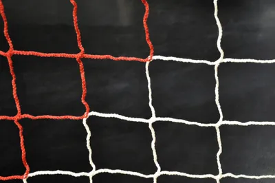 Produktbild von Zweifarbiges 4mm Fußballtornetz - Rot & Weiß - 7,32 x 2,44 x 2 x 2 m