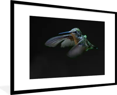Produktbild von MuchoWow® Gerahmtes Poster Kolibri - Federn - Schwarz 90x60 cm - Poster mit Schwarzem Bilderrahmen Wandposter Rahmen Foto Bilder - Wanddekoration - Fotos