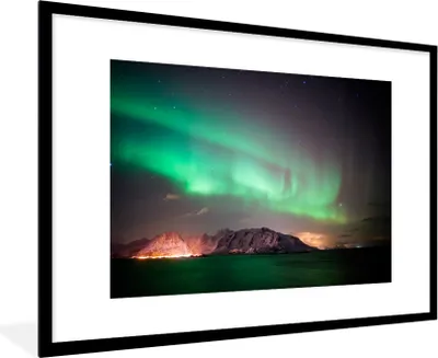Produktbild von MuchoWow® MuchoWow® Gerahmtes Poster Nordlichter - Grün - Insel - Norwegen 90x60 cm - Poster mit zchwarzem Bilderrahmen - Wanddekoration - Fotos