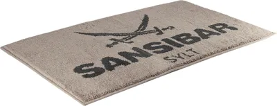 Produktbild von Sansibar Badematte mit Sansibar Logo Schriftzug, rutschhemmend beschichtet, Höhe 20 mm, fußbodenheizungsgeeignet, strapazierfähig, schnell trocknend, Polyacryl, 70x120 cm, taupe/anthrazit