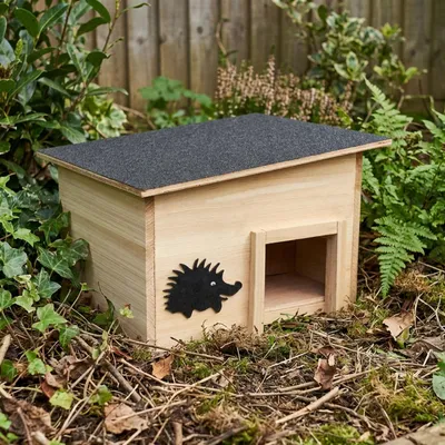 Produktbild von Premium Igelhaus Bausatz aus Holz mit sicherem Labyrintheingang und abnehmbarem Dach - Wetterfestes Winterquartier für draussen zum Basteln
