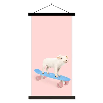 Produktbild von MuchoWow® Textilposter Schwein - Rosa - Skateboard - Blau - Tiere 60x120 cm mit schwarzem Rahmen - Magnete