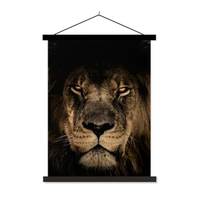 Produktbild von MuchoWow® Textilposter Löwe - Tiere - Schwarz - Porträt 90x120 cm mit schwarzem Rahmen - Dekoration