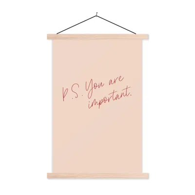Produktbild von MuchoWow® Textilposter Text - P.S. Du bist wichtig - Zitate 40x60 cm mit holzfarbenen Rahmen - Poster