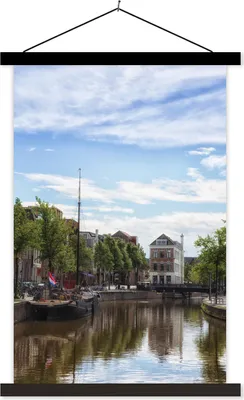 Produktbild von MuchoWow® Textilposter Groningen - Segelboot - Grachtenhaus 40x60 cm mit schwarzem Rahmen - Wanddekorationen