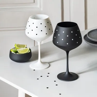 Produktbild von Weingläser Rotweingläser Gin und Tonic Lovely Dotties Kristallglas 580 ml in matt schwarz und matt weiß gepunktet 2er Set Bohemia Crystalex