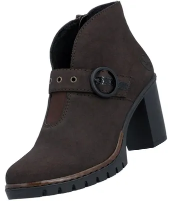 Auf dem Bild ist ein brauner Stiefel zu sehen der von der linken Seite abgebildet ist. Der Stiefel hat eine Schnürung und eine leicht profilierte Sohle.