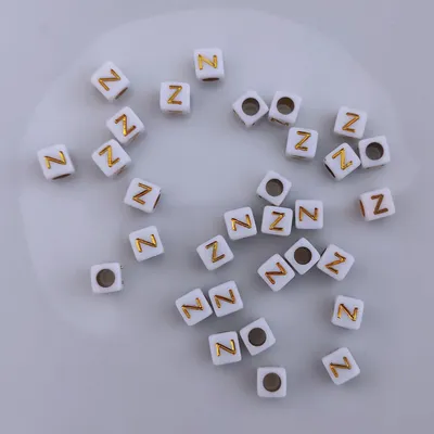 Produktbild von Buchstaben Perlen, 30 Stück, 6x6 mm, weiß mit gold, eckig, Buchstabe Z