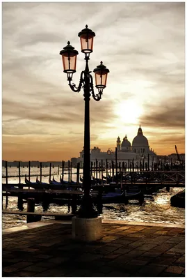 Produktbild von Wallario Premium Glasbild, freischwebende Optik, kräftige Farben, Größe 90 x 60 cm Motiv Venedig - Lagune bei Sonnenuntergang