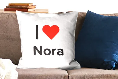 Produktbild von MuchoWow® Zierkissen Sofakissen Wohnzimmer Dekokissen 60x60 cm Ich liebe - Nora - Mädchen - Sitzfläche - Foto Polster