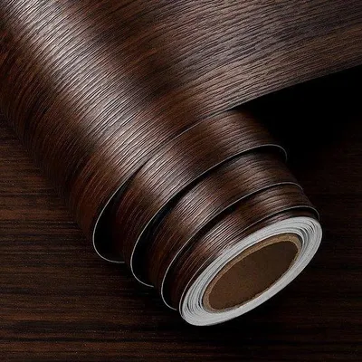 Obrázek produktu pro Uniqoos® Samolepicí fólie na nábytek, dekor dřeva, tmavě hnědá – 60 cm x 5 m (až 3 m²), PVC/vinyl, voděodolná, omyvatelná, vhodná pro nábytek a kuchyně