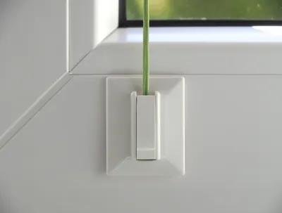 Produktbild von Klebeplatten mit Klemmschuh Spannschuh, weiß, 1x 4 Stück, inklusive Reinigungstuch, Montage von Plissees ohne Bohren am Fensterrahmen