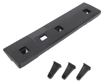 Image de Plaque de fixation pour le haut de la porte arrière, référence 9017660219. Pièce de remplacement robuste, élégante et fiable pour le haut de la porte arrière des Mercedes-Benz Sprinter I