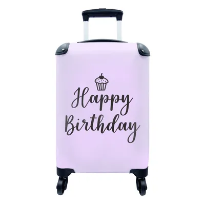 Produktbild von MuchoWow® Koffer Handgepäck Trolley Rollkoffer Kleine Reisekoffer mit 4 Rollen - Cupcake mit dem Zitat "Happy Birthday" auf einem rosa Hintergrund - Cabin Size < 55x40x23 cm & 55x40x20 cm - Fotokoffer - Kabinenkoffer - Boardgepäck - Reise-Box - Reisekoffer - Reisegepäck - Koffer mit Bild - Trolley für Kinder