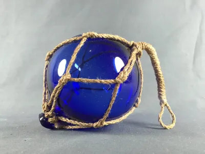 Produktbild von Deko Fischerkugel aus Glas blau 10 cm Tauwerk Netz