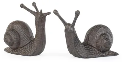 Imagen del producto de Moritz Schnecken, juego de 2 figuras decorativas de hierro fundido, color marrón, estilo antiguo, dimensiones 14,5 x 12 x 7 cm y 17 x 10 x 6 cm. Figuras decorativas de animales para jardín, terraza, balcón o repisas