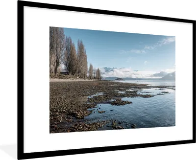 Produktbild von MuchoWow® Gerahmtes Poster Wasser - Stein - See 90x60 cm - Poster mit Schwarzem Bilderrahmen Wandposter Rahmen Foto Bilder - Wanddekoration - Fotos