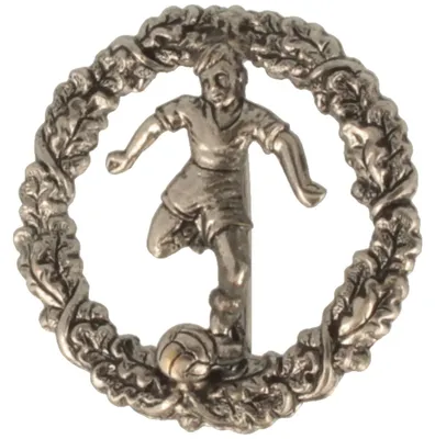 Hutanstecker Fußballspieler mit Eichelkranz von Hut-Breiter in silber