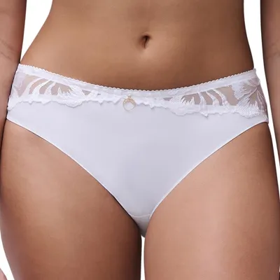 Immagine prodotto di Slip Chantelle Majestic con ricami floreali, tessuto leggero, vestibilità comoda