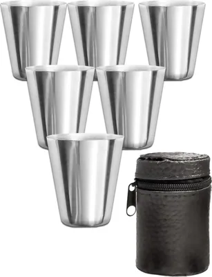 Produktbild von Outdoor Saxx® - 6-Teiliges Edelstahl-Becher, Trink-Becher Set, 4 Schnaps-Becher 30ml und Einfüll-Trichter in Leder-Tasche, ideales Flachmann-Zubehör, unzerbrechlich,