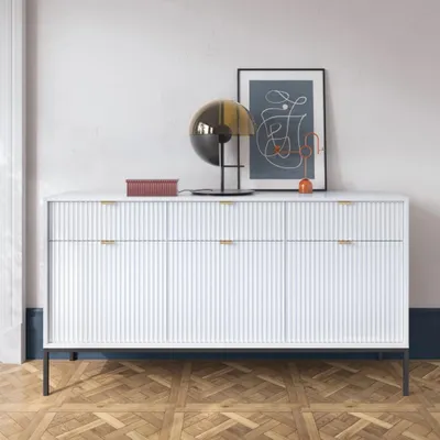 Produktbild von Sideboard Kioto 154 cm Weiß & Schwarz – Rillenfront, Goldene Griffe, Soft-Close, Modern