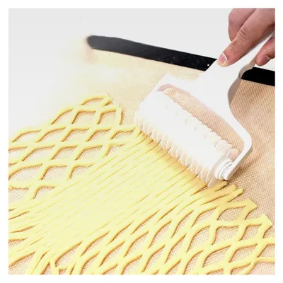 Produktbild von Backwerkzeug für Plätzchen, Pizza und Teig mit Gitterroller und Teigschneider
