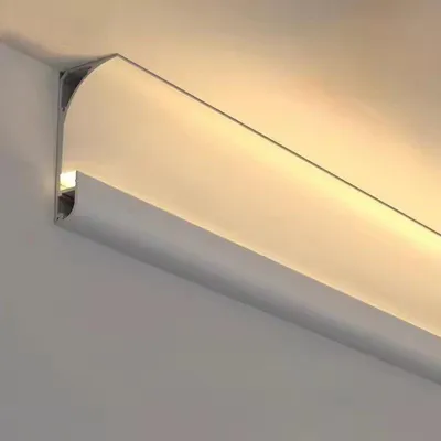 Produktbild von Modulierbares Aluminiumprofil Sockelleiste oder Gesims 2M Alu