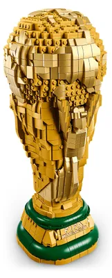 Produktbild von LEGO Editions Sports Offizieller Pokal der FIFA Fußball-Weltmeisterschaft - 3D DIY Modell mit sammelbarer Minifigur - Fußball Geschenk für Jungen & Mädchen ab 12 Jahren und erwachsene Fans - 43020