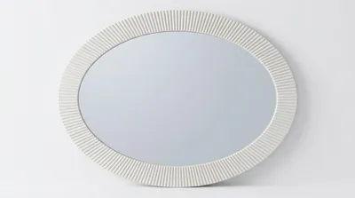 Image de Miroir design moderne, couleur blanche, neuf, idéal pour le salon, pratique et confortable