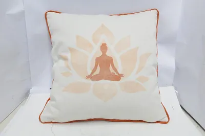 Produktbild von Gilde Kissen, quadratisch, "Namaste", Fraumotiv, Lotusmotiv, Yogamotiv, Polyester, creme, VE 3, L. 15 cm, B. 45 cm, H. 45 cm 47515 4063387475157